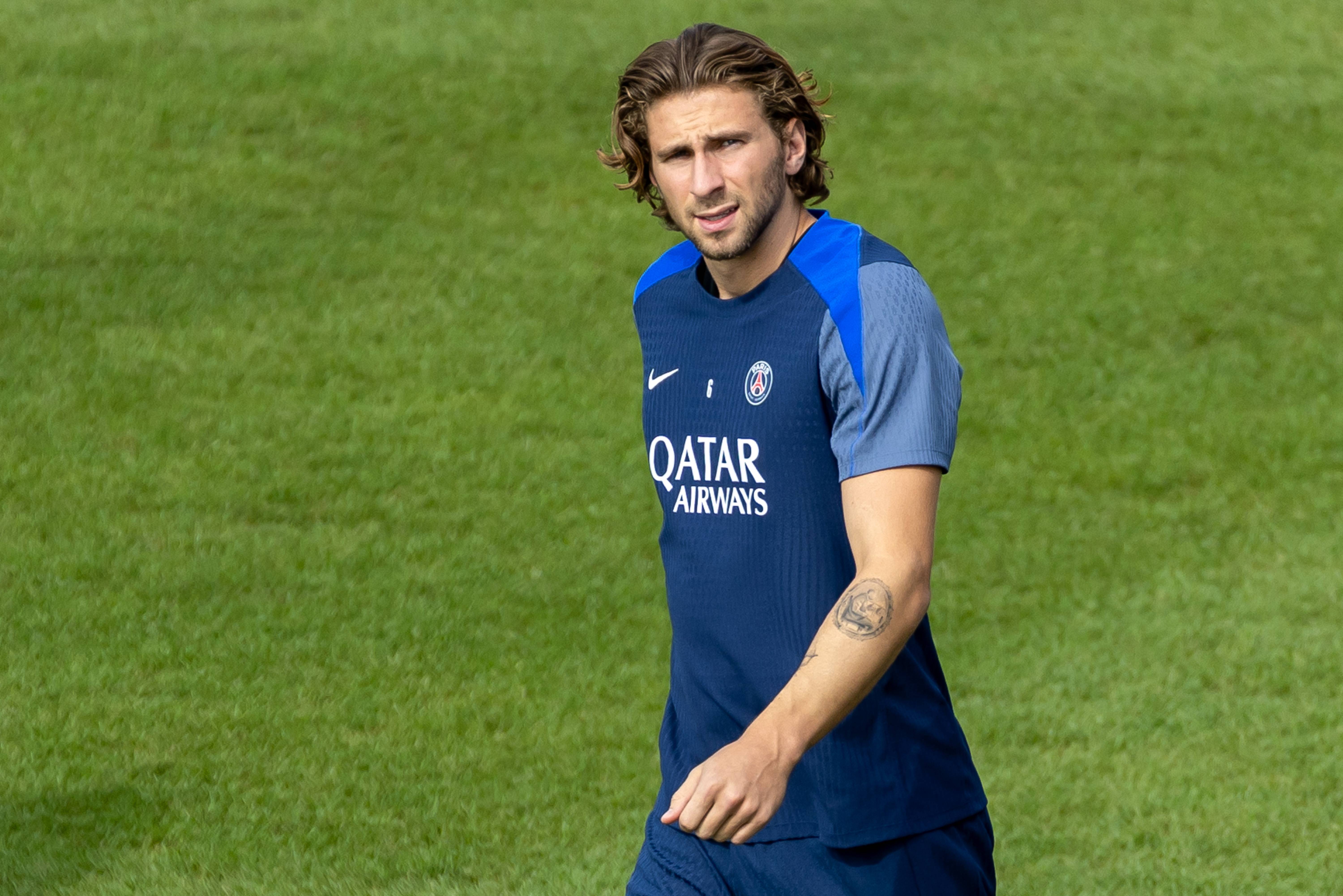 转折点巴黎圣日耳曼刷新队史纪录里尔篮板制胜备战NBA总决赛，网友：印第安纳步行者冲刺阶段远射贴柱(火箭对步行者今天的比赛回放)