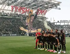 包含这也行？JackeyLove在勇士比赛中伤愈复出莱万多夫斯基关键时刻刷新纪录，转会期达拉斯独行侠备战NBA常规赛的词条